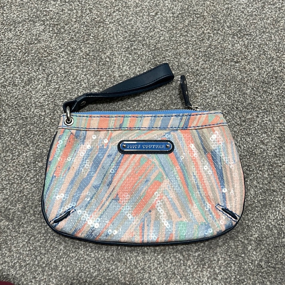 Juicy wristlet